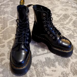 Dr. Martens, Jadon